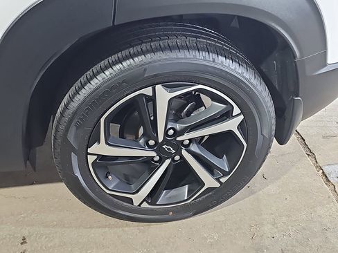 Used 2023 Chevrolet TrailBlazer RS w/ Sun and Liftgate Package image 39