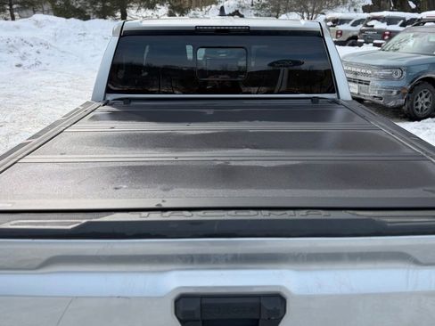 Used 2024 Toyota Tacoma TRD Off-Road image 5