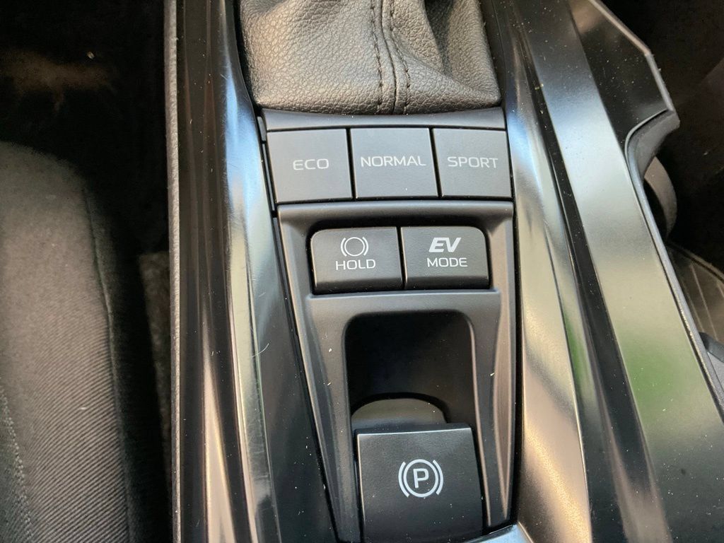 Certified 2025 Toyota Camry LE FWD image 17