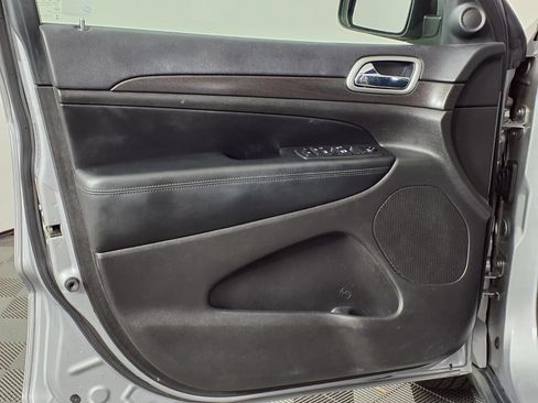 Used 2018 Jeep Grand Cherokee Laredo RWD image 20