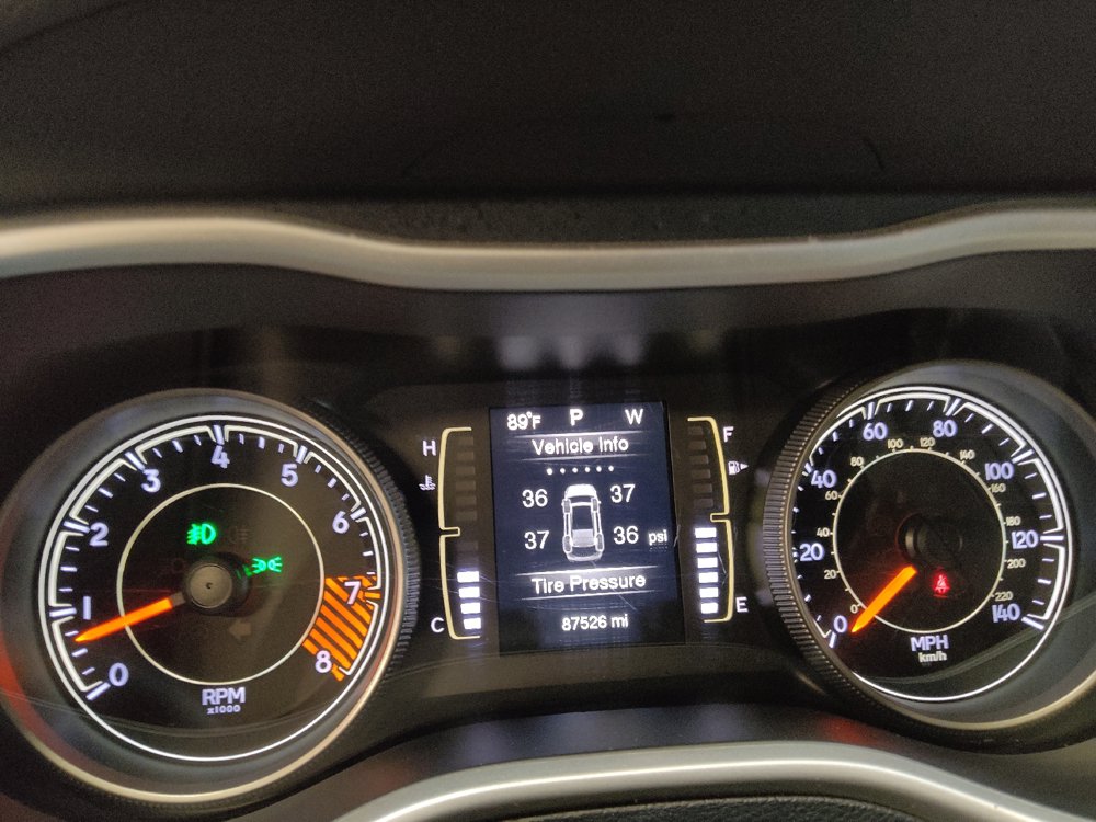 Used 2015 Jeep Cherokee Latitude w/ Cold Weather Group AWD/4WD image 23