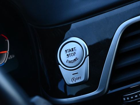 Used 2020 BMW 750i xDrive w/ Executive Package image 24