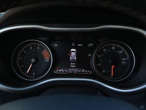 Used 2017 Jeep Cherokee Limited image 7