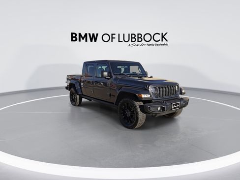 Used 2025 Jeep Gladiator Sport image 3