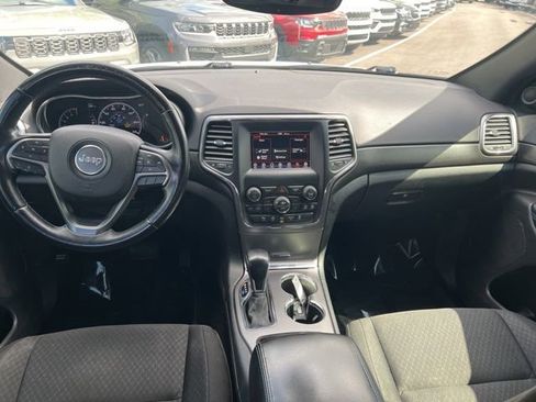 Used 2018 Jeep Grand Cherokee Laredo AWD/4WD image 22