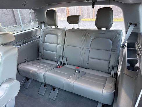 Used 2018 Lincoln Navigator Reserve AWD/4WD image 10