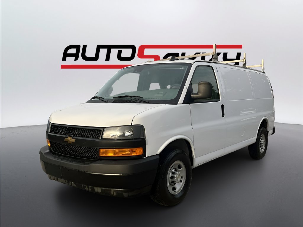 Used 2024 Chevrolet Express 2500 RWD image 3