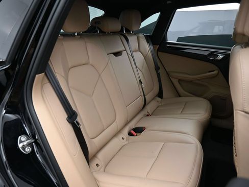 Certified 2025 Porsche Macan AWD/4WD image 27