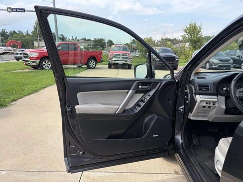Used 2015 Subaru Forester 2.5i Limited AWD/4WD image 10