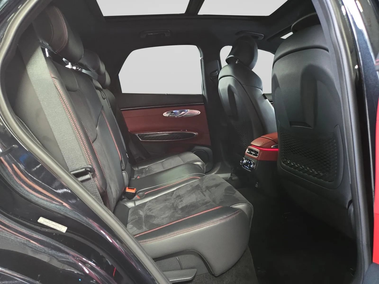 Used 2022 Genesis GV70 3.5T Sport w/ Sport Prestige Package AWD/4WD image 31