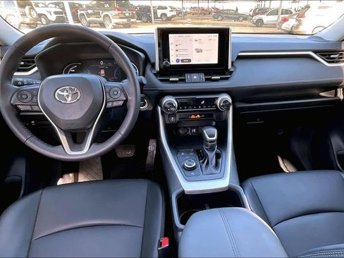 Used 2025 Toyota RAV4 XLE Premium image 15