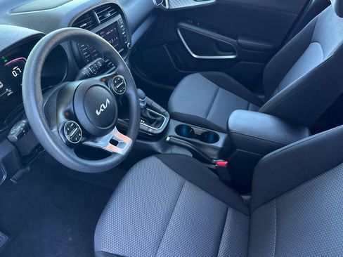 Used 2023 Kia Soul LX w/ LX Technology Package FWD image 10