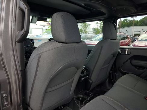 Certified 2025 Jeep Gladiator Sport AWD/4WD image 21