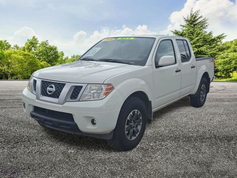Used 2018 Nissan Frontier PRO-4X AWD/4WD image 3