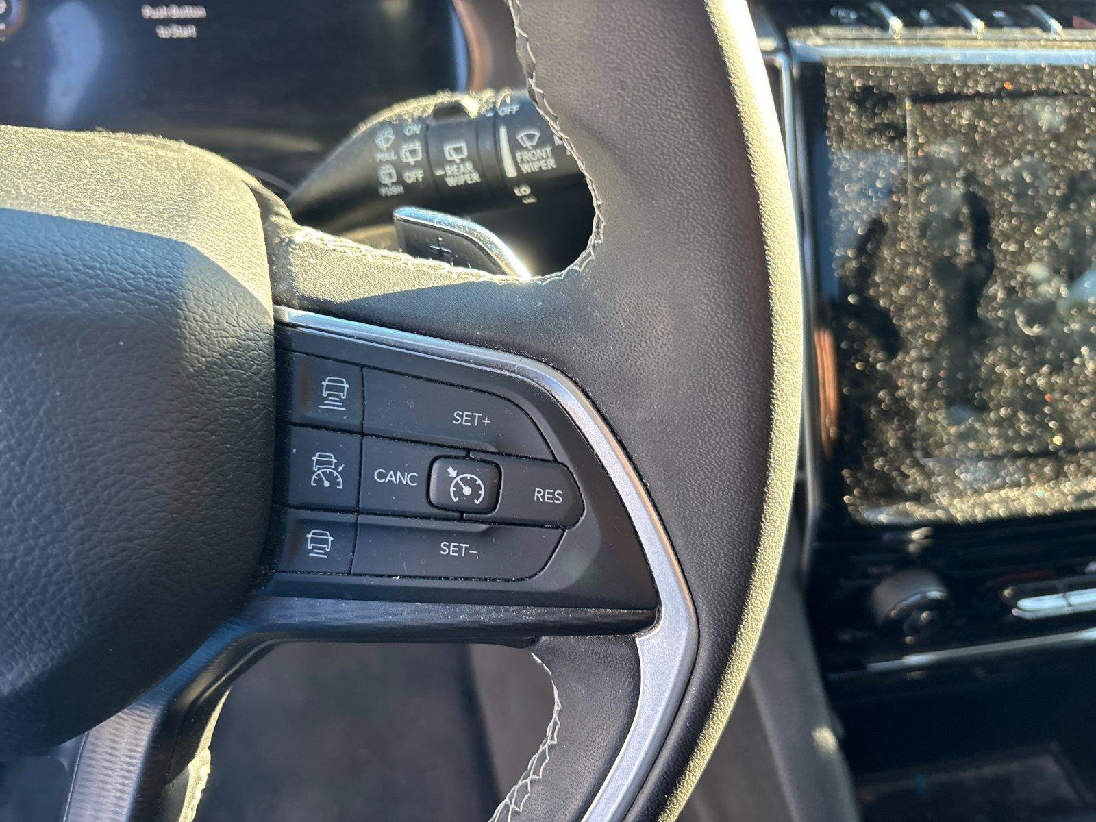 Used 2023 Jeep Grand Cherokee Laredo RWD image 19
