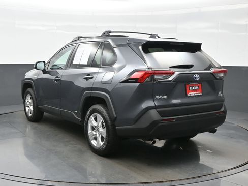 Used 2021 Toyota RAV4 LE AWD/4WD image 4