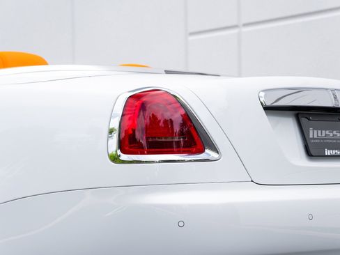 Used 2017 Rolls-Royce Dawn RWD image 37