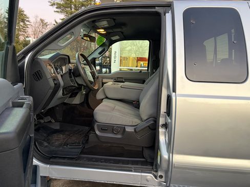 Used 2016 Ford F250 XLT w/ XLT Premium Package image 24