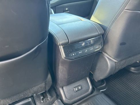 Used 2021 Toyota Highlander XLE image 12