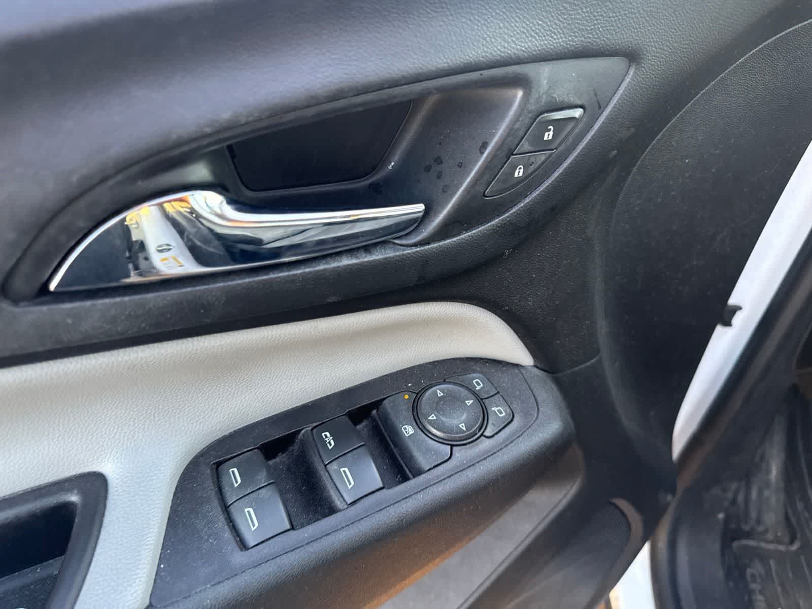 Used 2018 Chevrolet Equinox LT FWD image 19