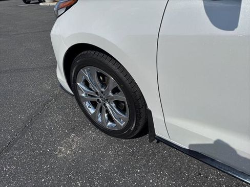 Certified 2023 Toyota Sienna Platinum FWD image 9