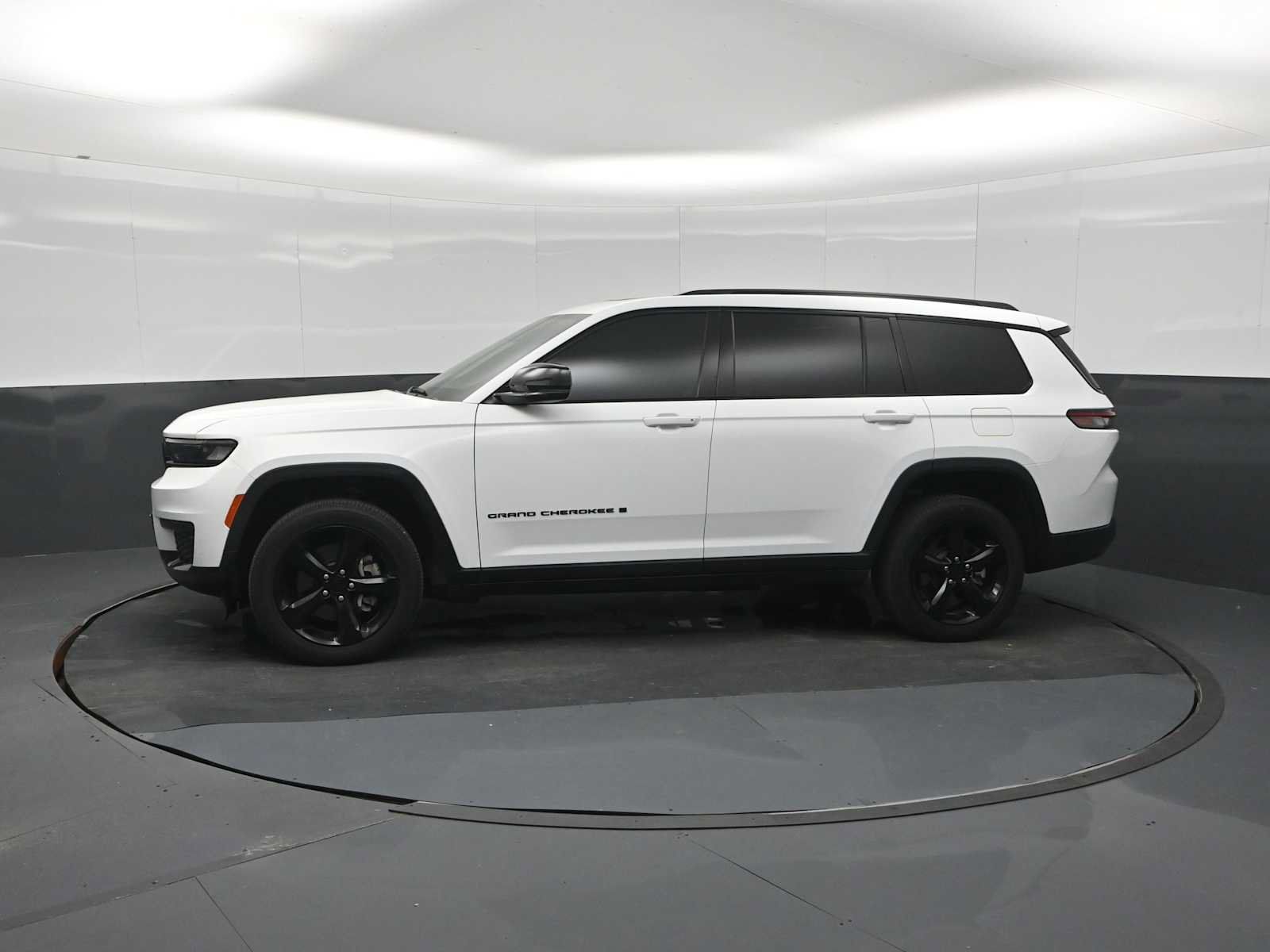 Used 2023 Jeep Grand Cherokee L Laredo AWD/4WD image 4