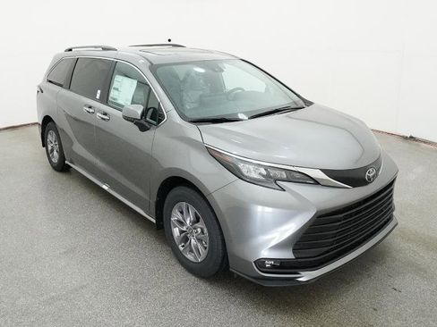 New 2026 Toyota Sienna XLE image 16