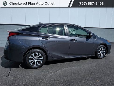 Used 2022 Toyota Prius XLE image 8