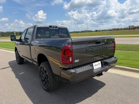 New 2026 RAM 2500 Big Horn AWD/4WD image 9