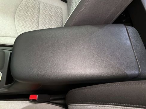 Used 2023 Chevrolet Equinox LS image 23