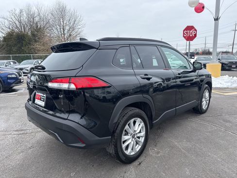 Used 2023 Toyota Corolla Cross LE image 5
