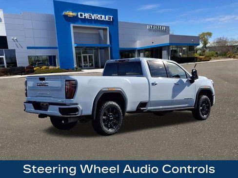 Used 2025 GMC Sierra 2500 AT4 image 9