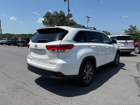 Used 2019 Toyota Highlander XLE AWD/4WD image 6
