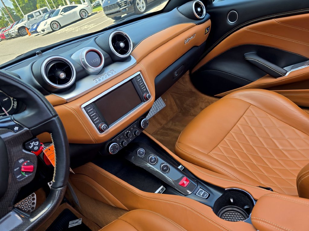 Used 2015 Ferrari California T RWD image 31