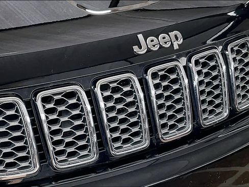 Used 2017 Jeep Grand Cherokee Summit AWD/4WD image 30