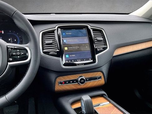 Used 2024 Volvo XC90 B6 Plus image 9