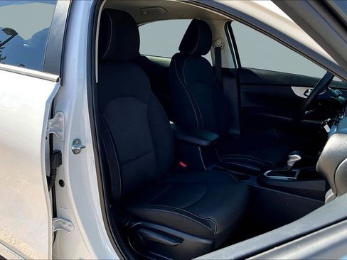 Used 2024 Kia Forte LXS w/ LXS Technology Package image 7