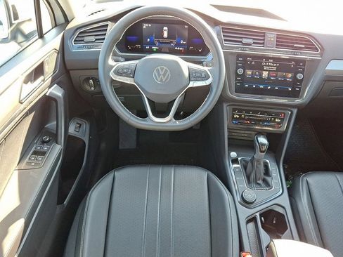 Certified 2022 Volkswagen Tiguan SE image 13