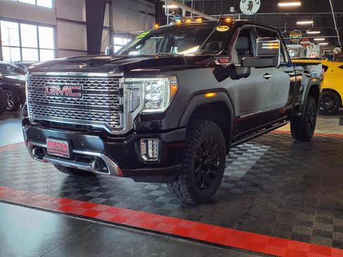 Used 2022 GMC Sierra 2500 Denali w/ Denali Black Diamond Edition AWD/4WD image 4