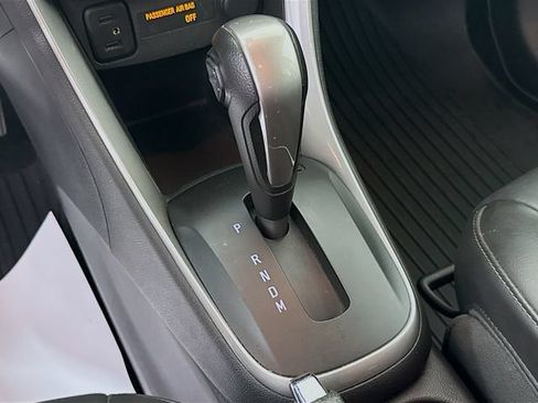Used 2021 Chevrolet Trax LT w/ Premium Seat Package AWD/4WD image 20