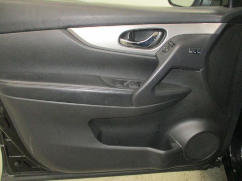 Used 2020 Nissan Rogue Sport SV w/ Technology Package image 12