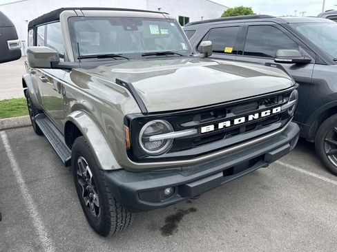 Used 2025 Ford Bronco Outer Banks AWD/4WD image 3