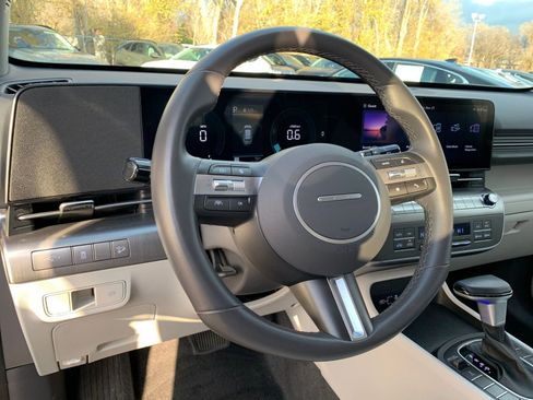 Used 2025 Hyundai Kona SEL image 34