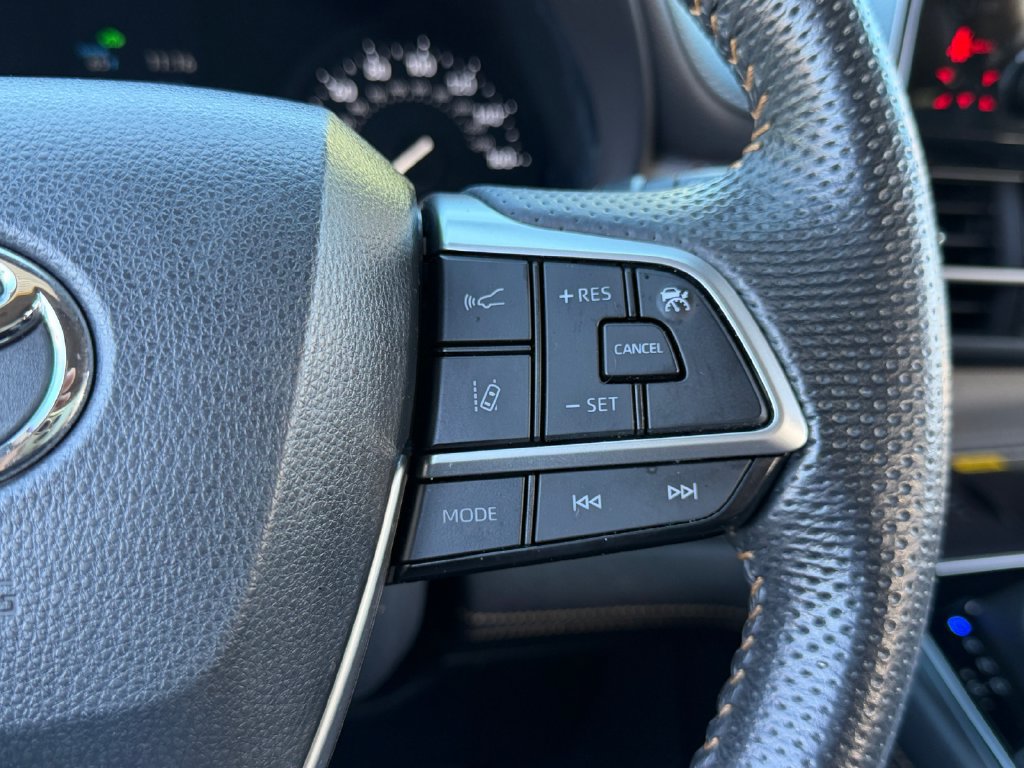 Used 2024 Toyota Sienna XLE Woodland Edition AWD/4WD image 19