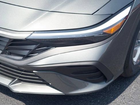 New 2026 Hyundai Elantra SE FWD image 9