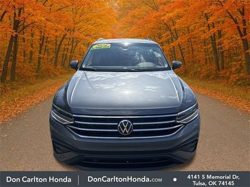 Used 2024 Volkswagen Tiguan SE image 2