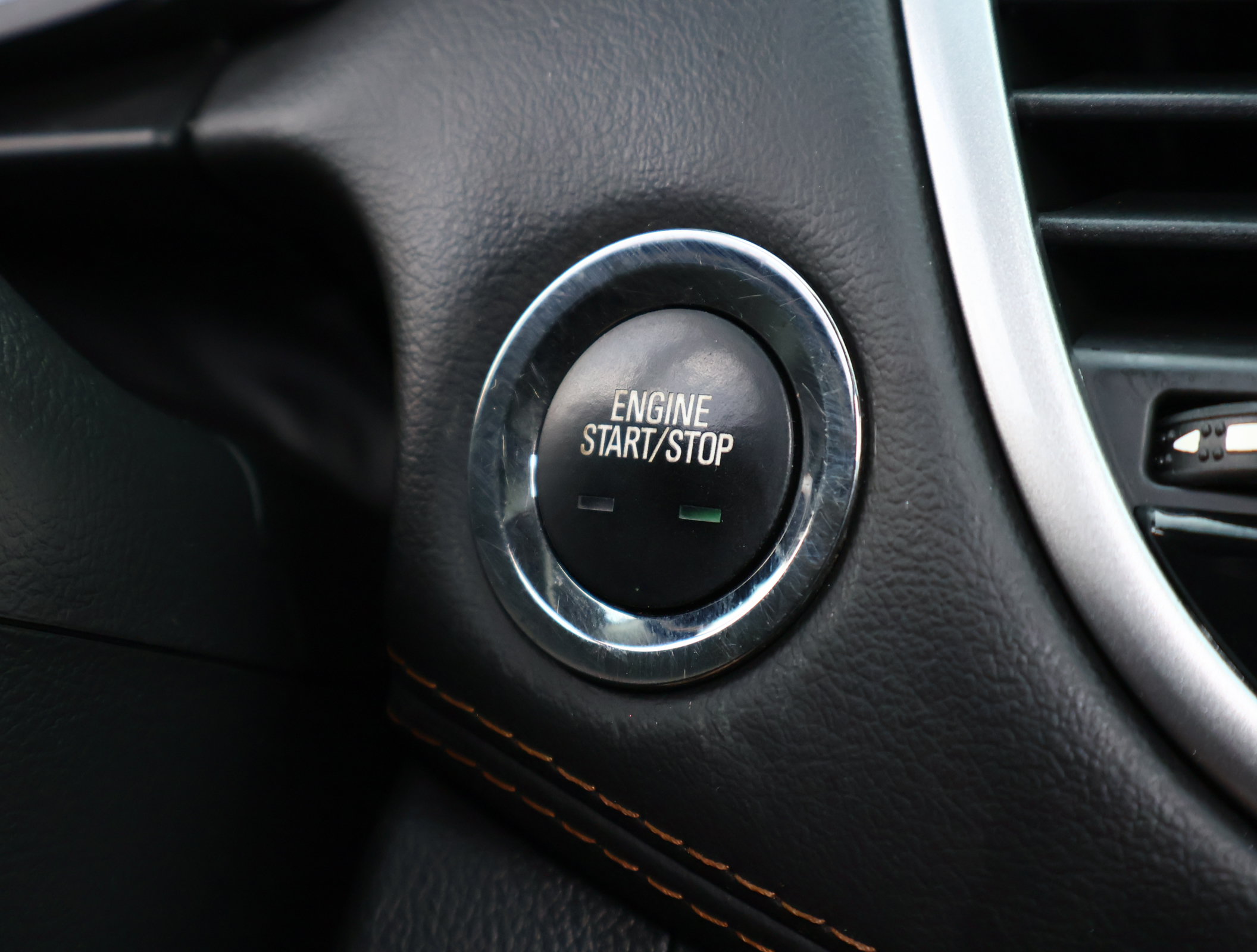 Used 2020 Chevrolet Trax LT w/ LT Convenience Package FWD image 16