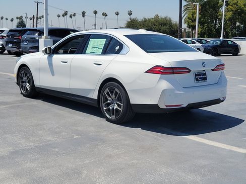 New 2026 BMW 530i w/ Premium Package RWD image 2