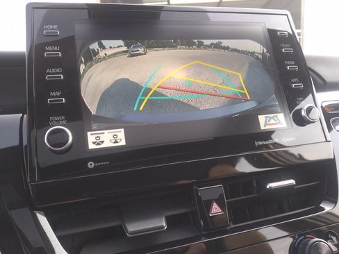 Used 2024 Toyota Camry SE FWD image 4