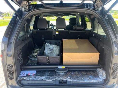 New 2026 Land Rover Discovery Dynamic SE AWD/4WD image 18